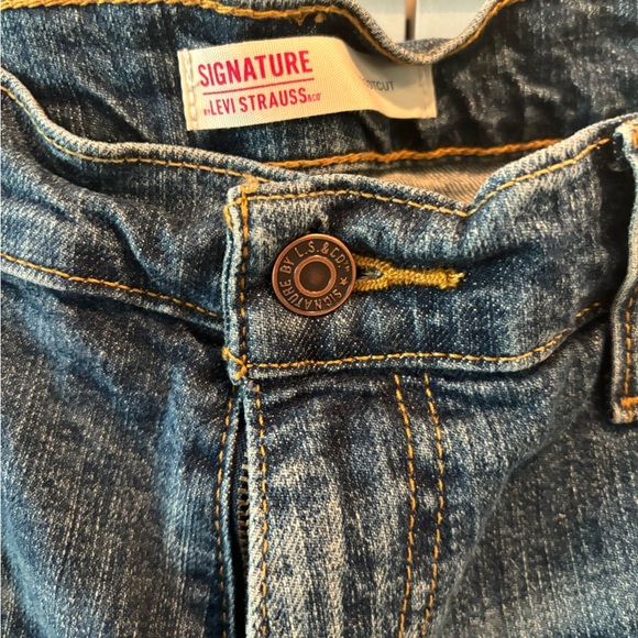 Levi Signature Bootcut Jeans.  Size 32x30 - Picture 2 of 6